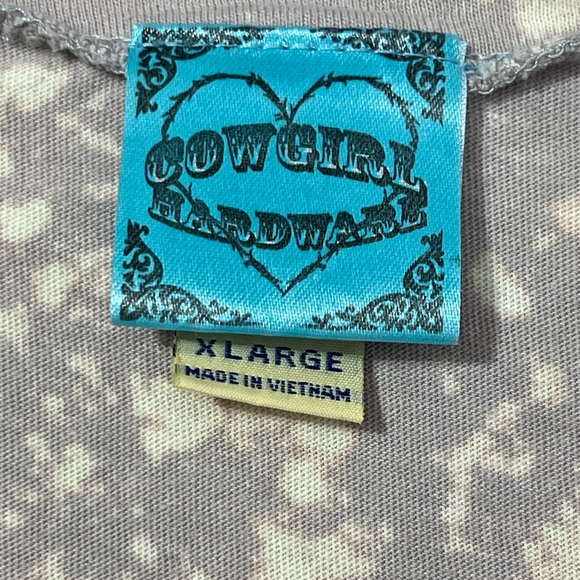 Cowgirl Hardware Women’s XL Long Sleeve Rhinestone Revolver Graphic Shirt - Picture 3 of 5